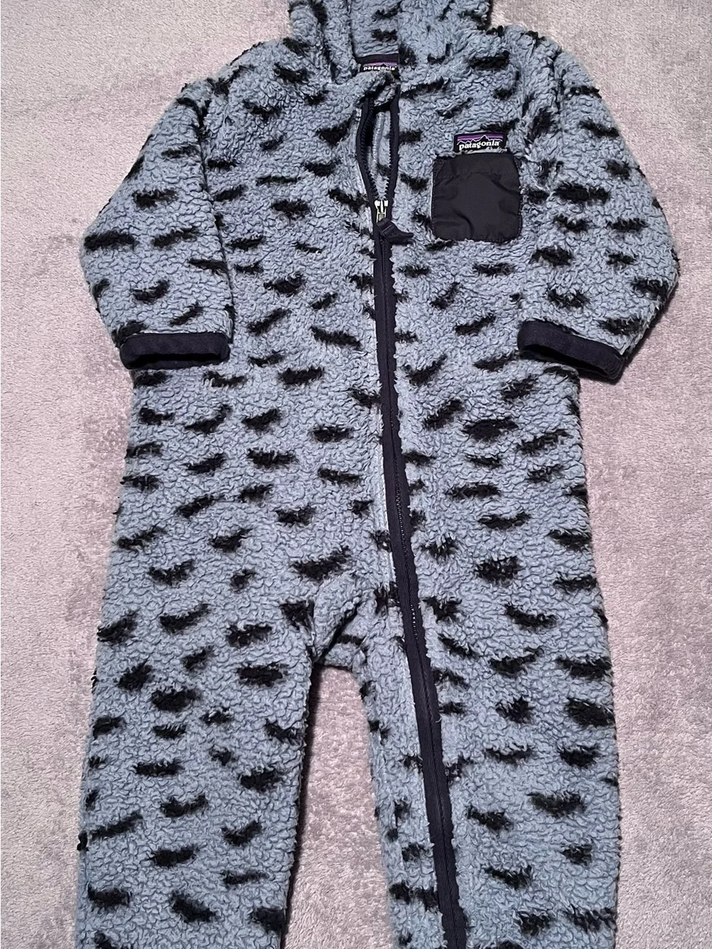 EUC 12-18M Patagonia Baby Furry Friends Fleece Bunting in Light Blue/Dot Print